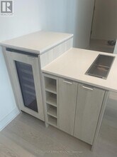 11 Yorkville Ave in Toronto, ON - Building Photo - Building Photo