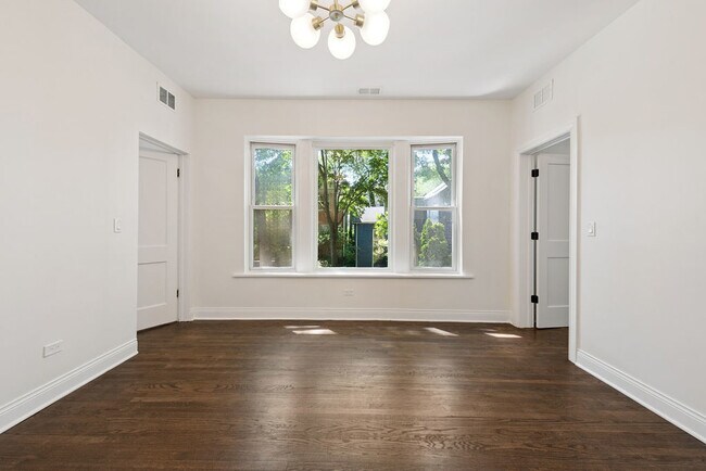 1340 W Hollywood Ave in Chicago, IL - Building Photo - Building Photo