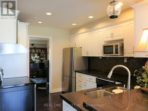 96 Osborne Crescent in Oakville, ON - Building Photo - Building Photo