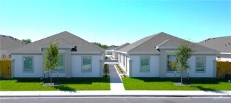 25 Shavano Dr in Edinburg, TX - Building Photo