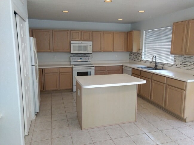 3213 E Rosemonte Dr