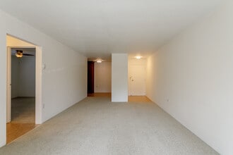 Paragon Apartments in Denver, CO - Building Photo - Interior Photo