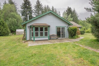 10429 SW Cove Rd in Vashon, WA - Building Photo - Building Photo