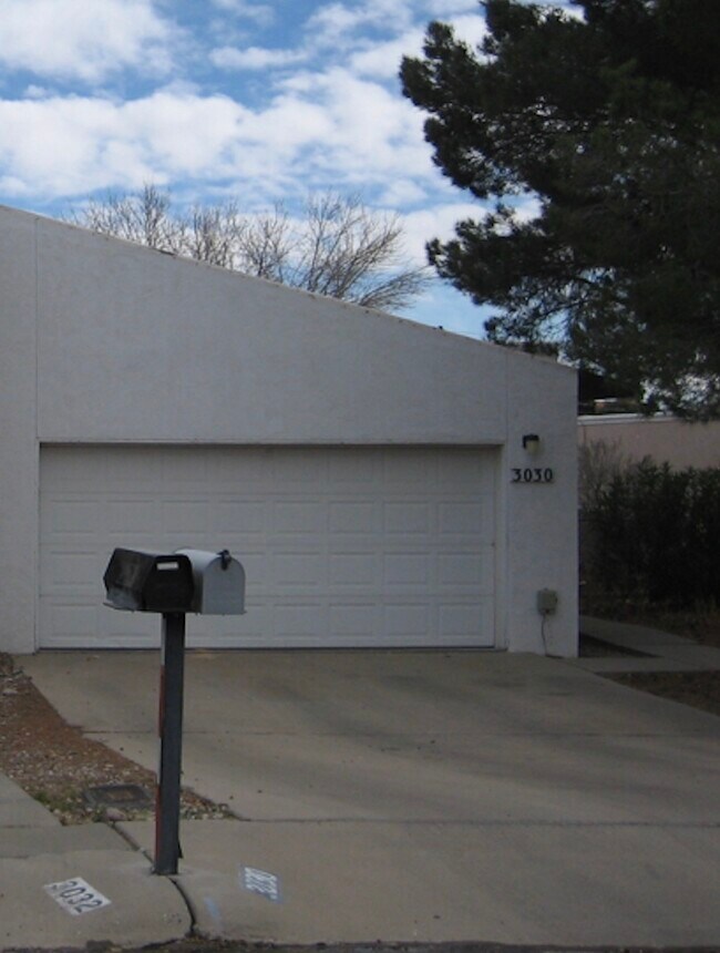 3030 Hillrise Dr, Unit 3030 Hillrise in Las Cruces, NM - Building Photo - Building Photo