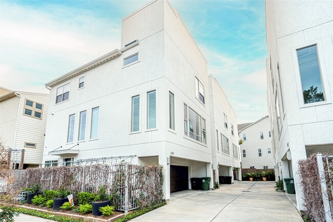 5321 Lillian St in Houston, TX - Building Photo - Building Photo