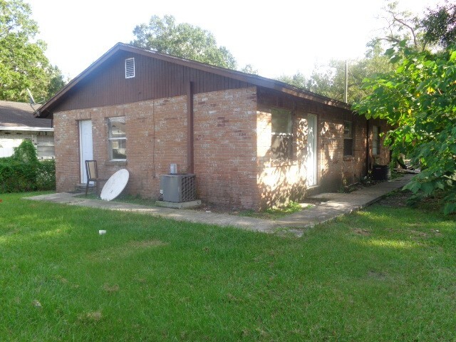 property at 1716 E Idell St