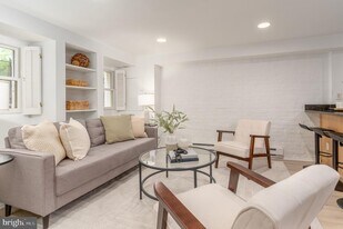 1683 35th St NW in Washington, DC - Building Photo