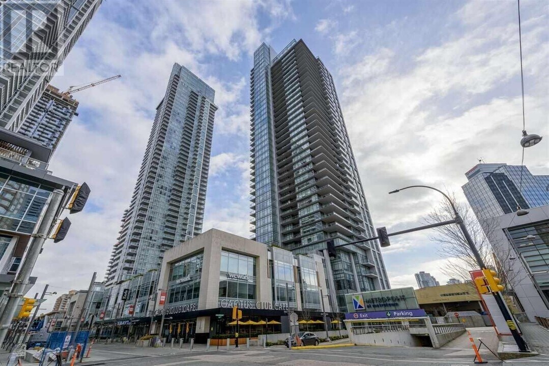 6098 Station St in Burnaby, BC - Building Photo