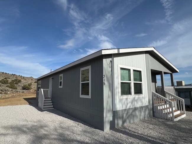 315 Gerdes Ave in Sun Valley, NV - Foto de edificio - Building Photo