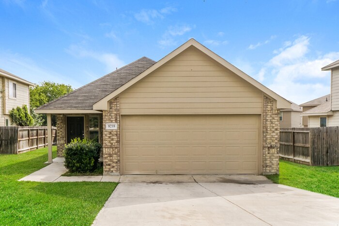 8218 Tesoro Hills in San Antonio, TX - Building Photo