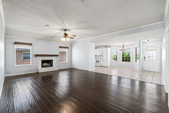 10702 Akron Ave in Lubbock, TX - Building Photo - Building Photo