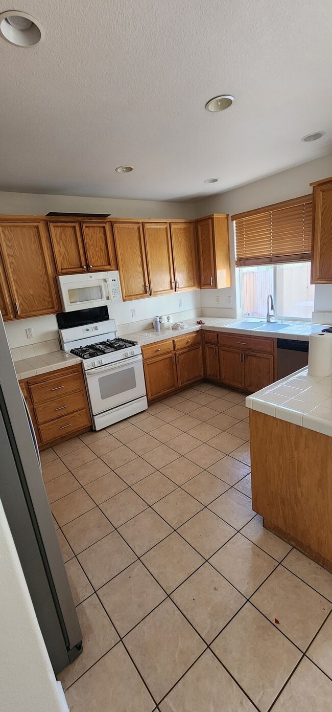 2963 Frigate Bird Dr in Sacramento, CA - Building Photo - Building Photo