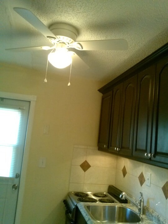 697 NE 36th St, Unit A in Oakland Park, FL - Building Photo