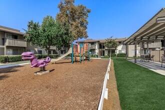 Meadowood Place Apartment Homes in Garden Grove, CA - Building Photo - Building Photo