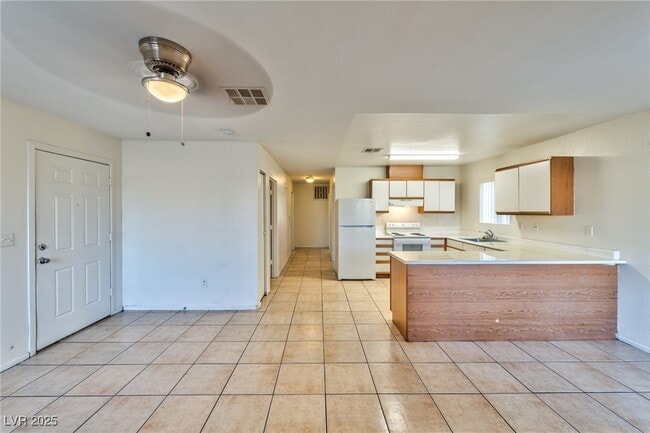 6983 Appleton Dr in Las Vegas, NV - Foto de edificio - Building Photo