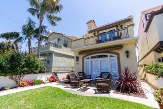 816 Delaware St in Huntington Beach, CA - Foto de edificio - Building Photo