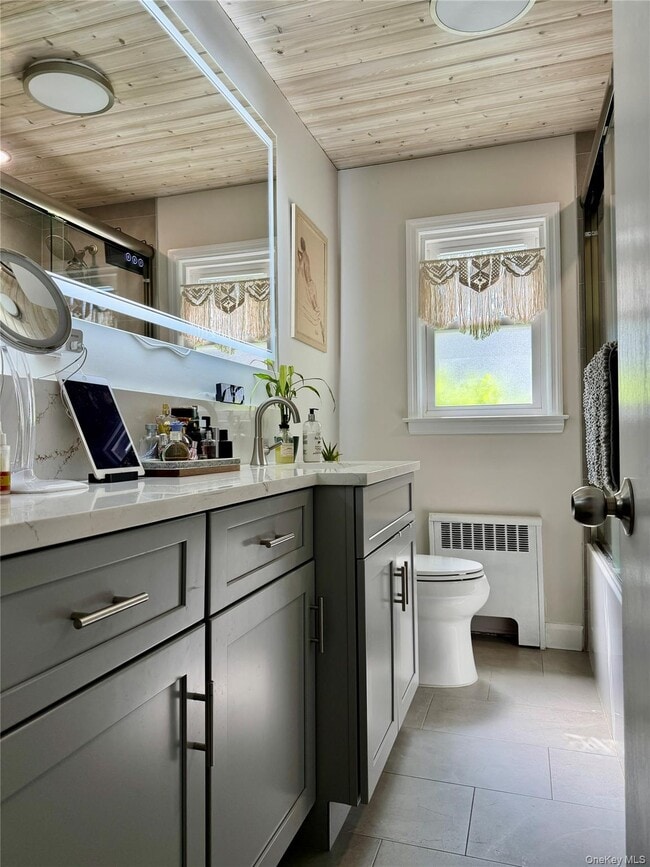 135 Woolsey Ave in Glen Cove, NY - Building Photo - Building Photo