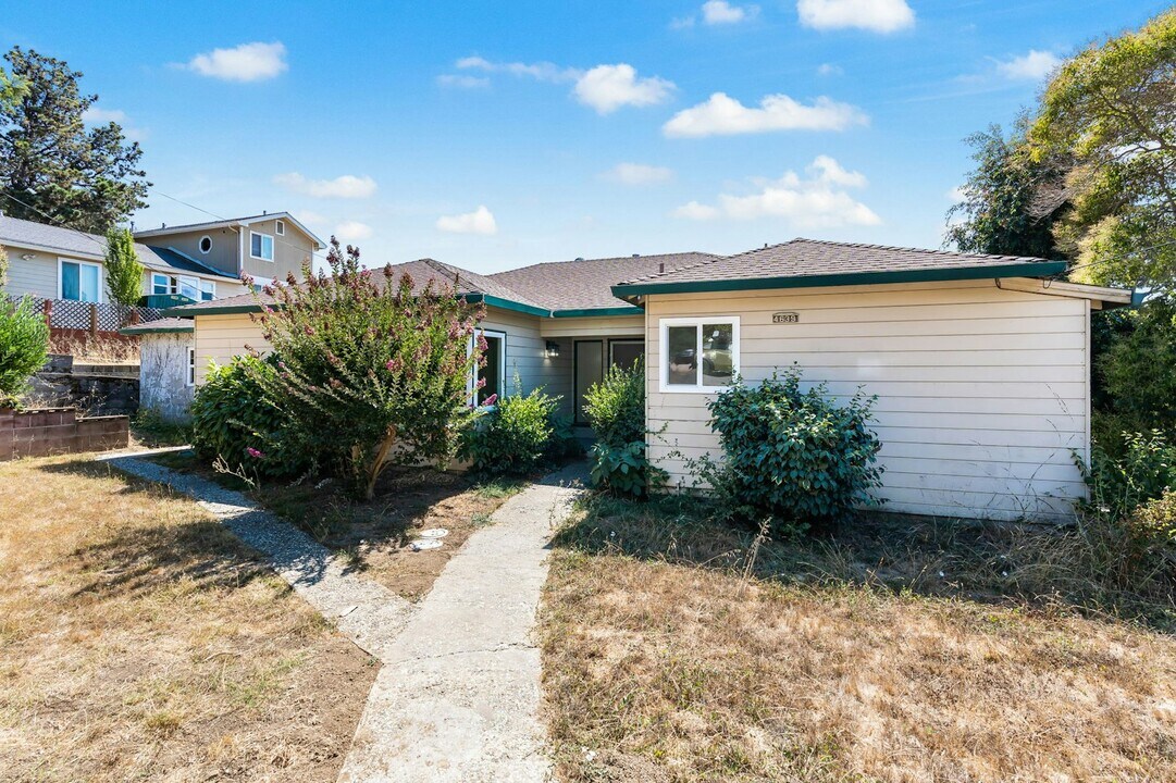 4639 James Ave in Castro Valley, CA - Building Photo