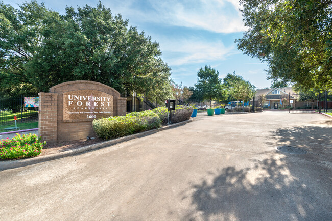 University Forest - Student Housing in Houston, TX - Building Photo - Building Photo