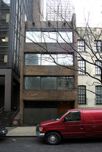 246 E 48th St in New York, NY - Building Photo - Building Photo