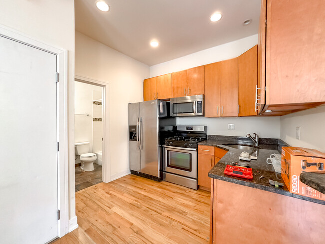 2835 N Damen Ave, Unit J05P in Chicago, IL - Foto de edificio - Building Photo