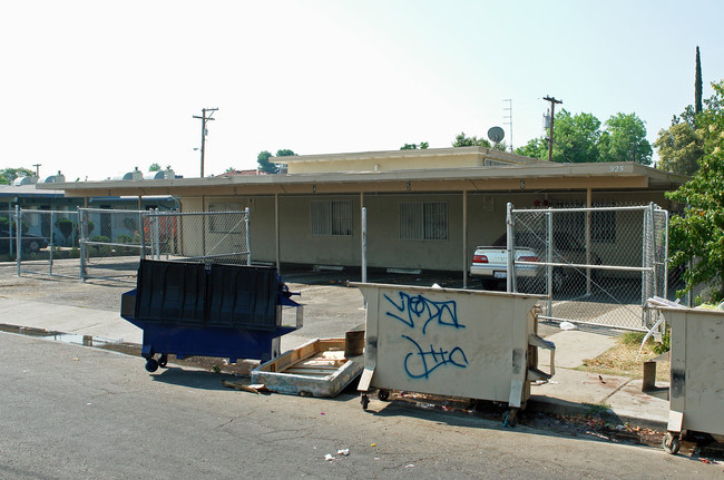 University Avenue Apartments in Fresno, CA - Building Photo - Building Photo