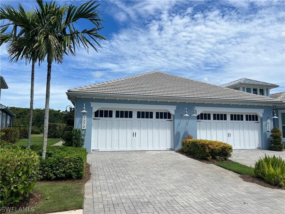 7072 Dominica Dr in Naples, FL - Building Photo