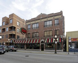 3211-3215 N Sheffield Ave in Chicago, IL - Foto de edificio - Building Photo