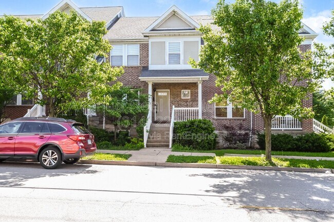 404 N Sarah St in St. Louis, MO - Building Photo - Building Photo