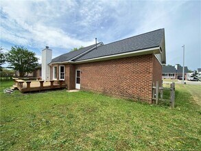 1175 Helmsley Dr in Fayetteville, NC - Building Photo - Building Photo