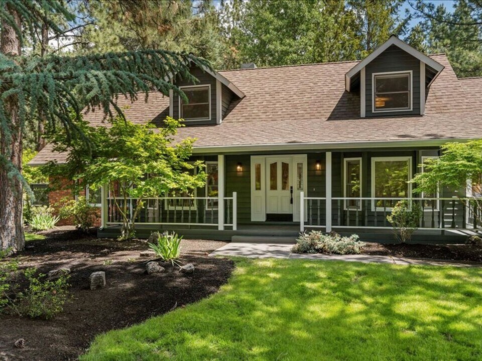 20380 Big Bear Ct in Bend, OR - Building Photo