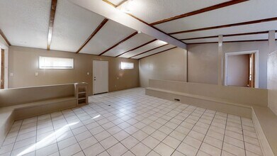 1108 W 14th Ln in Portales, NM - Building Photo - Building Photo
