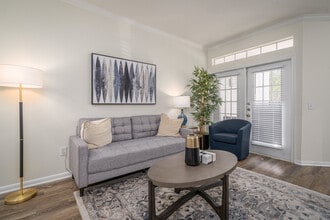 Centre at Columbia Court in Houston, TX - Building Photo - Interior Photo