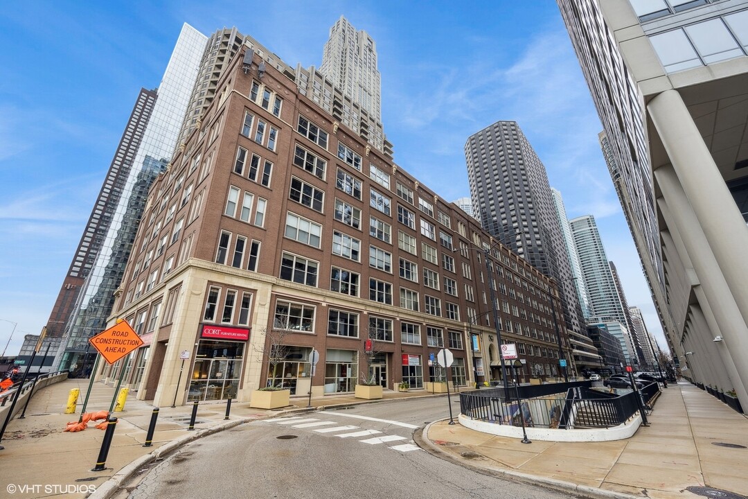 540 N Lake Shore Dr in Chicago, IL - Building Photo