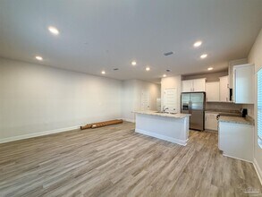 710-E Giese Ln in Pensacola, FL - Building Photo - Building Photo