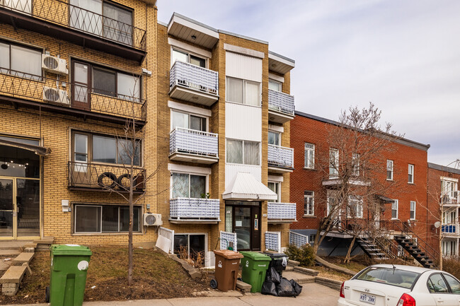 2641 Hogan St in Montréal, QC - Building Photo - Building Photo