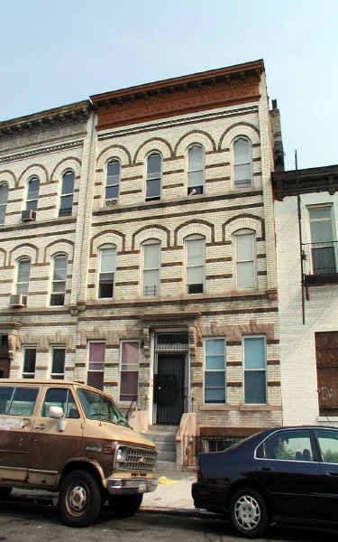 327 Sumpter St in Brooklyn, NY - Building Photo