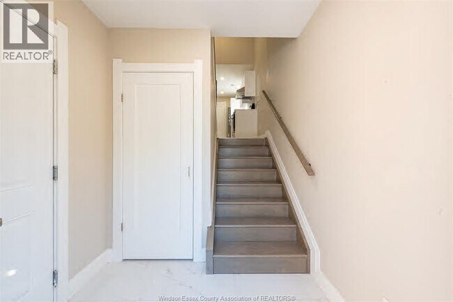 912 Hall Ave in Windsor, ON - Building Photo - Building Photo