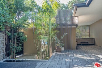 8895 Appian Way in Los Angeles, CA - Building Photo - Building Photo