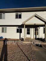 28 Yorkshire Rd in Pueblo, CO - Building Photo