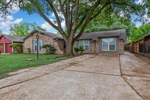 1935 Barnsley Ln in Houston, TX - Building Photo