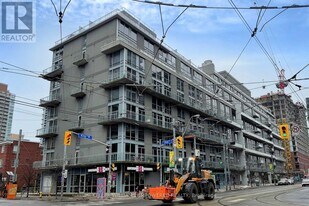 1029 King St W in Toronto, ON - Building Photo