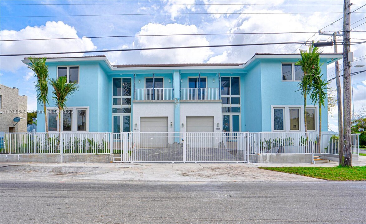 1805 NW 22nd Ct in Miami, FL - Building Photo