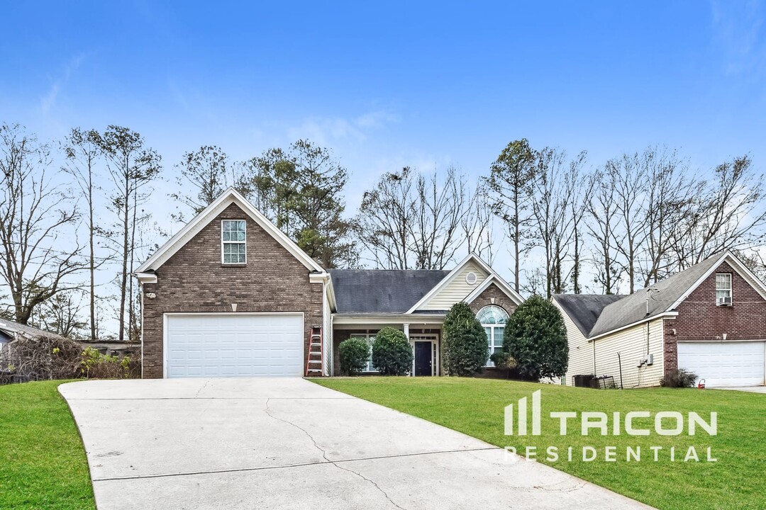5746 Lakeside Dr in Union City, GA - Building Photo