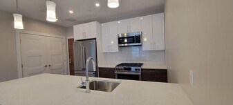 425 LaGrange St in West Roxbury, MA - Building Photo