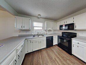 1676 Sweetwater Ln in Greenfield, IN - Building Photo - Building Photo