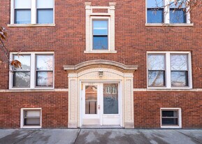 2207 W School St in Chicago, IL - Building Photo