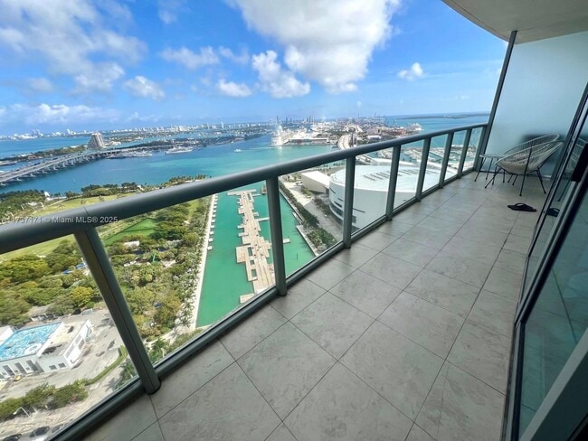 888 Biscayne Blvd in Miami, FL - Building Photo - Building Photo