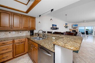 363 Pinellas Bayway S in Tierra Verde, FL - Foto de edificio - Building Photo