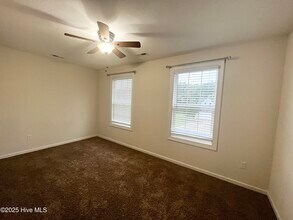 215 Laurel Woods Way in Currituck, NC - Building Photo - Building Photo